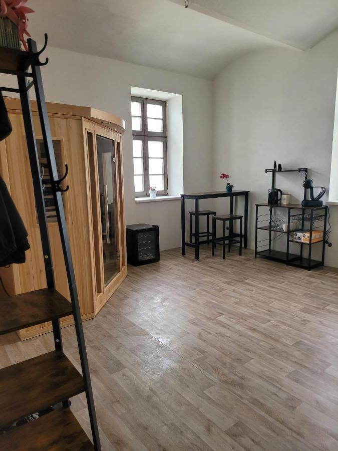 Chateau Moravany - Apartmany, Teepee A Wellness Ronov Nad Doubravou Bagian luar foto