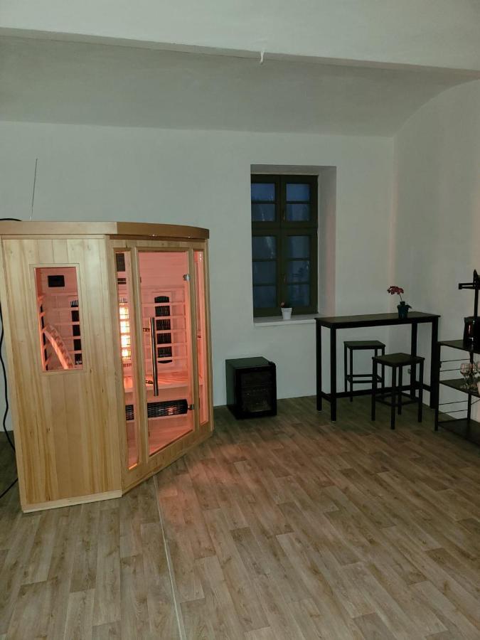 Chateau Moravany - Apartmany, Teepee A Wellness Ronov Nad Doubravou Bagian luar foto