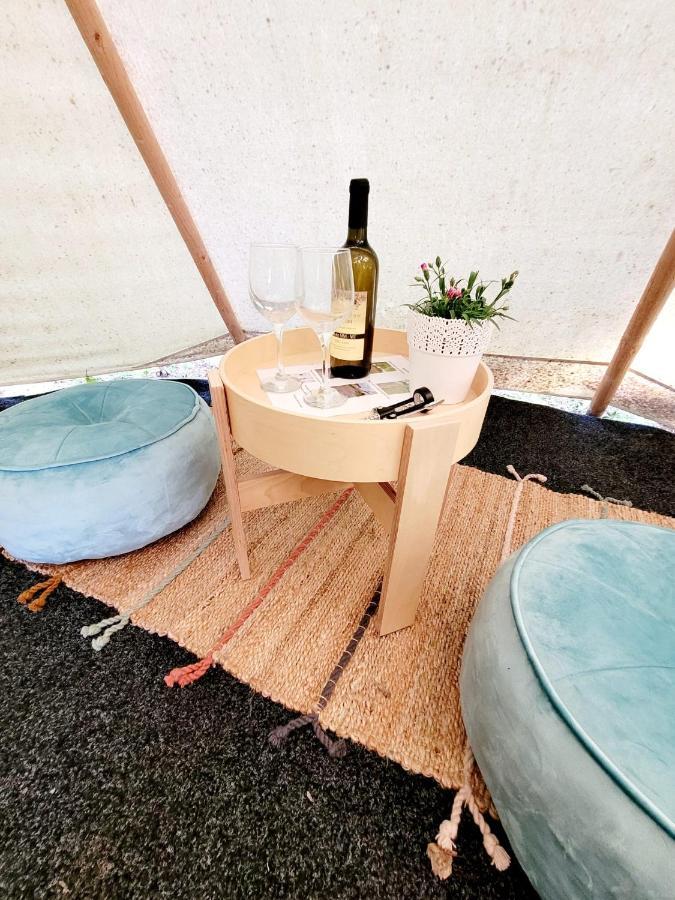Chateau Moravany - Apartmany, Teepee A Wellness Ronov Nad Doubravou Bagian luar foto