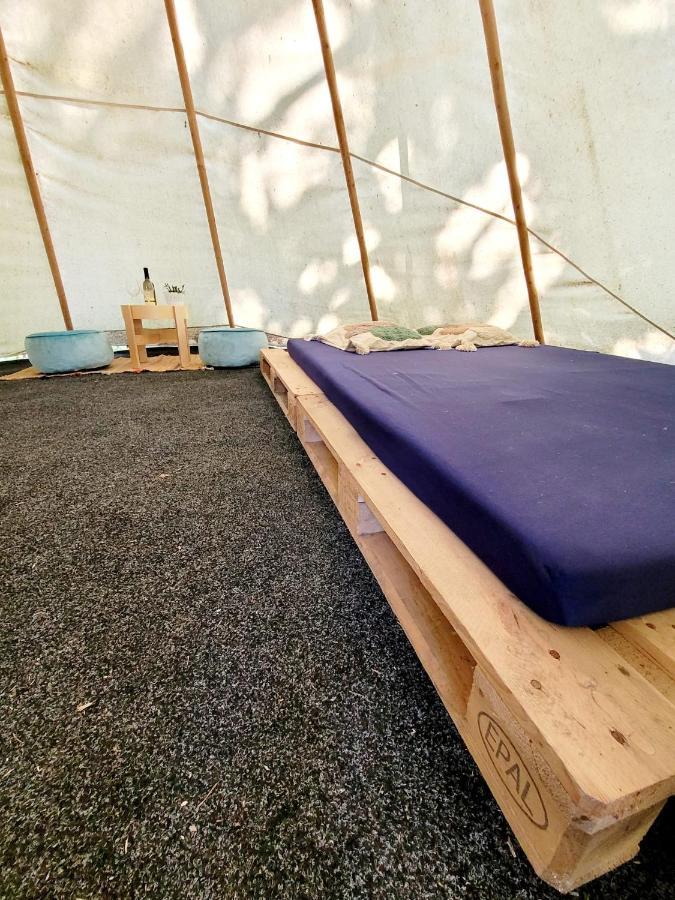Chateau Moravany - Apartmany, Teepee A Wellness Ronov Nad Doubravou Bagian luar foto