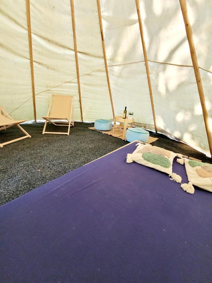 Chateau Moravany - Apartmany, Teepee A Wellness Ronov Nad Doubravou Bagian luar foto